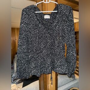 Universal Thread Black and White Blouse